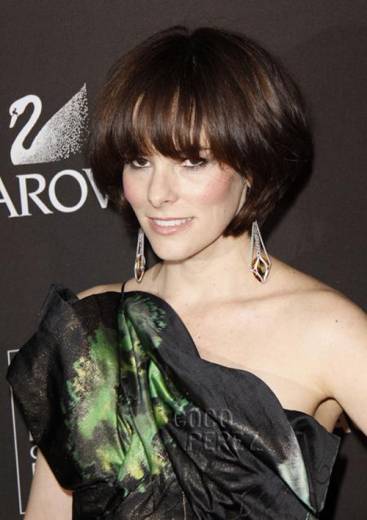 image of parker posey bowl cut hair style