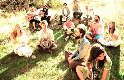 image of edward sharpe and the magnetic zeros sitting on the grass
