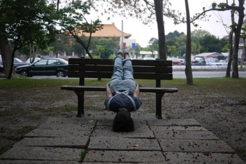 taiwan-girl-lying-face-down-flat-on-the-streets